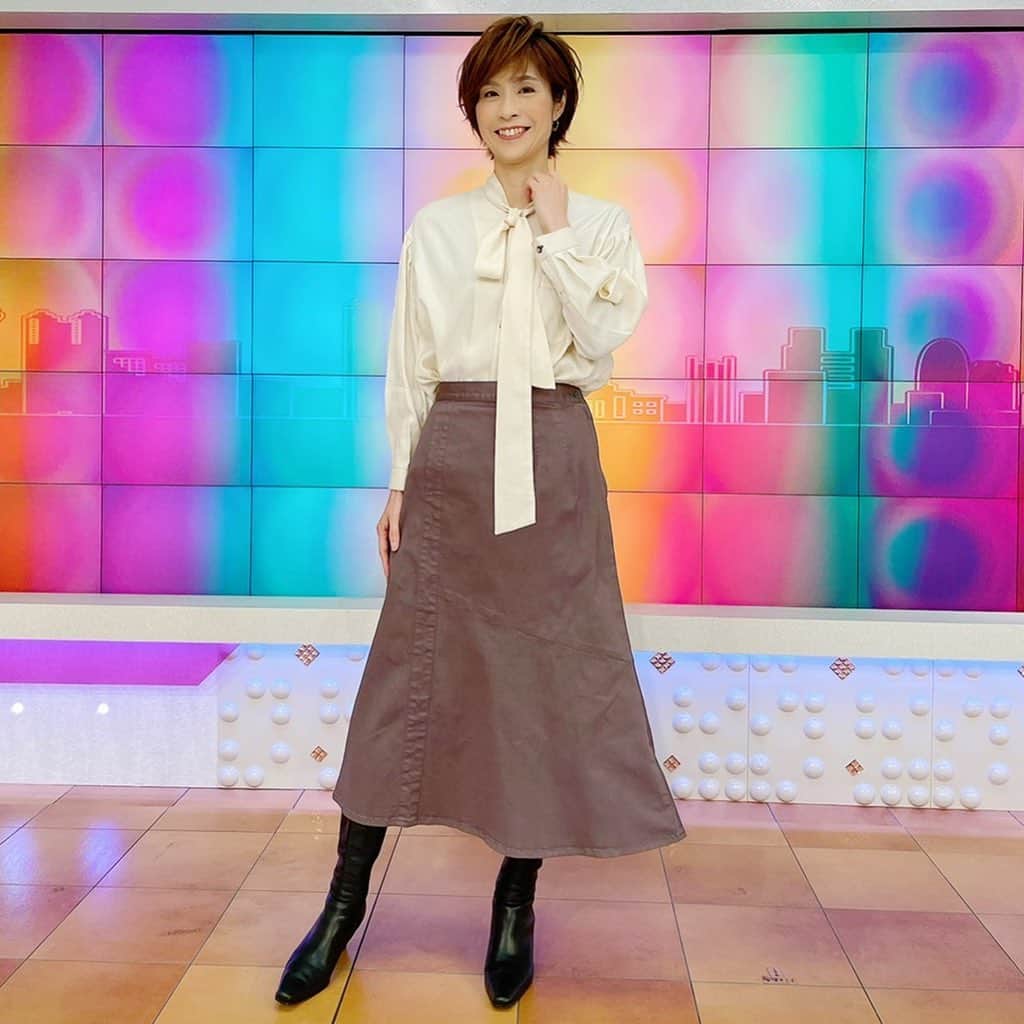 今村涼子さんのインスタグラム写真 - (今村涼子Instagram)「#衣装#ブラウス#スカート#ROSIER #Jチャン#ドラえもん天気」2月11日 21時39分 - ryoko.imamu