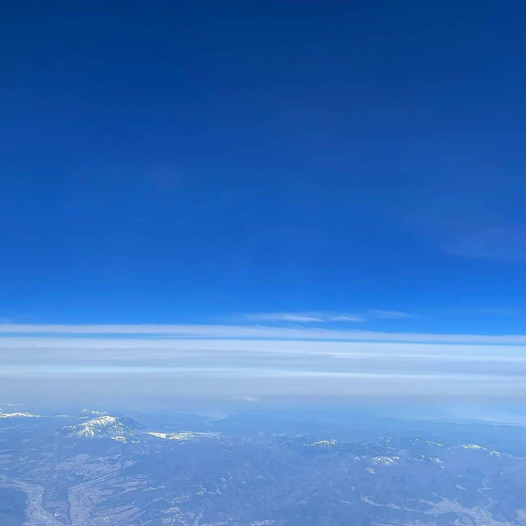 りーちゃんのインスタグラム：「いつも思うけどきれーー✈️☁️」
