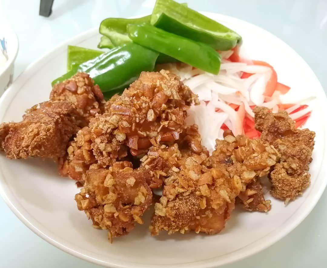 晁直 のインスタグラム：「柿ピー唐揚げ旨い #唐揚げ #からあげ #柿ピー唐揚げ」