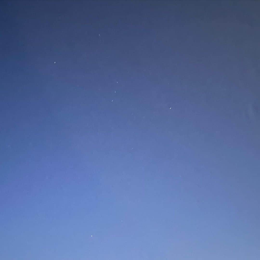 中野みやびのインスタグラム：「星  #star #super #star #星 #空 #sky #綺麗 #青 #blue #夜 #night #caseiphone #iphone12 #画質 #camera #中野みやび #みやび」