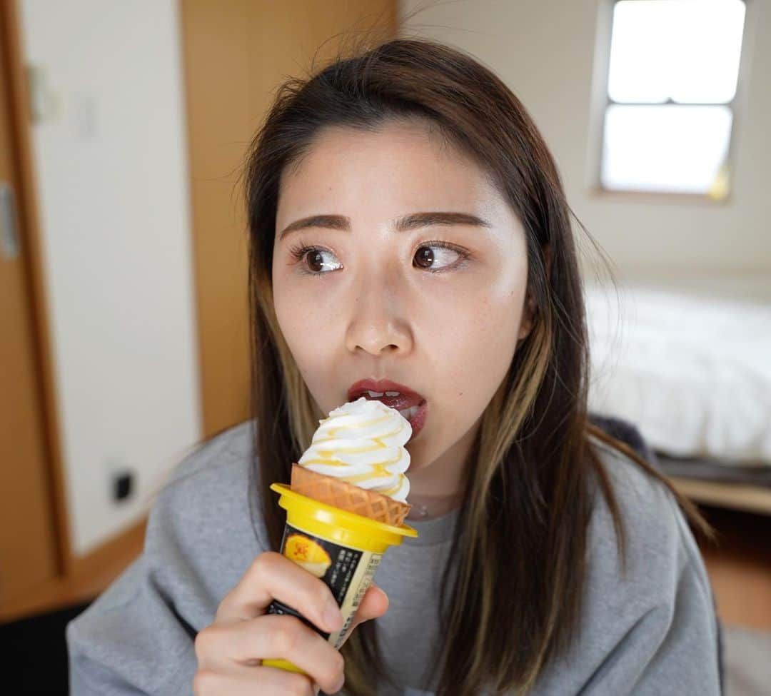 さくらさんのインスタグラム写真 - (さくらInstagram)「皆さんの好きなアイスはなんですか🍨👀﻿ ﻿ 私はローソンで売ってる辻利が出している抹茶のアイスです👐🏻﻿ ﻿ #アイス食べた後の顔だいたいこんなん（2枚目）﻿ #サービスエリアで売ってるアイスはなぜあんなに美味しいの﻿ ﻿ #薬学生#腹筋女子﻿ #筋トレ#筋トレ女子#腹筋#おしり#fitness#ダイエット　﻿ #bodymake#homeworkout#gym#booty」2月11日 21時49分 - sakufitness