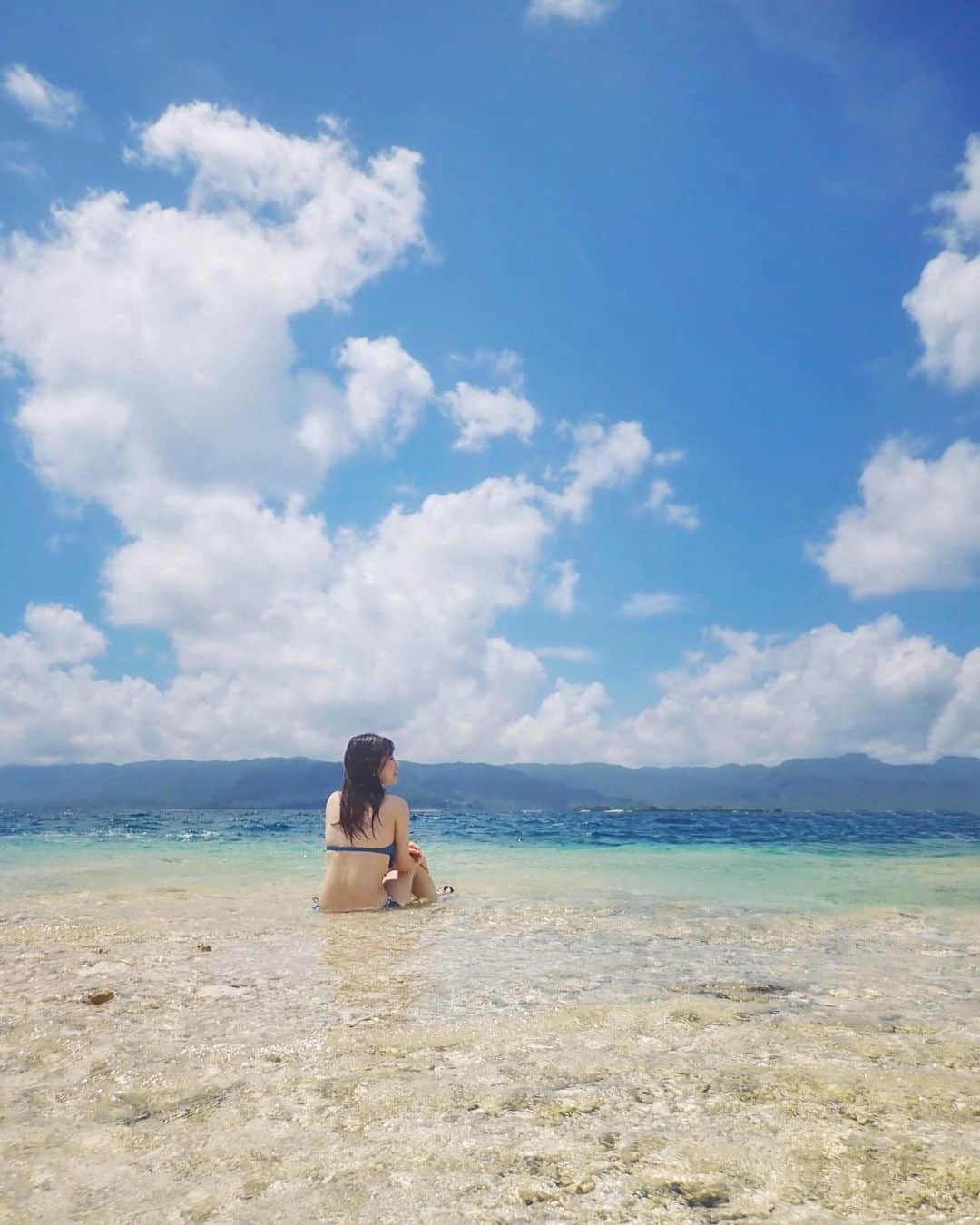 Sherryのインスタグラム：「ㅤㅤㅤㅤㅤㅤㅤㅤㅤㅤㅤㅤㅤ ㅤㅤㅤㅤㅤㅤㅤㅤㅤㅤㅤㅤㅤ 幻の島🏝 ㅤㅤㅤㅤㅤㅤㅤㅤㅤㅤㅤㅤㅤ 珊瑚でできた小さな小さな島。 日本の地図に載っていない直径数十メートルという小ささで、 世界で２つしか無いサンゴ礁の欠片だけでできていることや、 波の満ち引きによって現れたり消えたりすることから ”奇跡の島”と呼ばれているそうです🐚 ㅤㅤㅤㅤㅤㅤㅤㅤㅤㅤㅤㅤㅤ ㅤㅤㅤㅤㅤㅤㅤㅤㅤㅤㅤㅤㅤ 📍Iriomote island／Okinawa 📍バラス島 ㅤㅤㅤㅤㅤㅤㅤㅤㅤㅤㅤㅤㅤ」