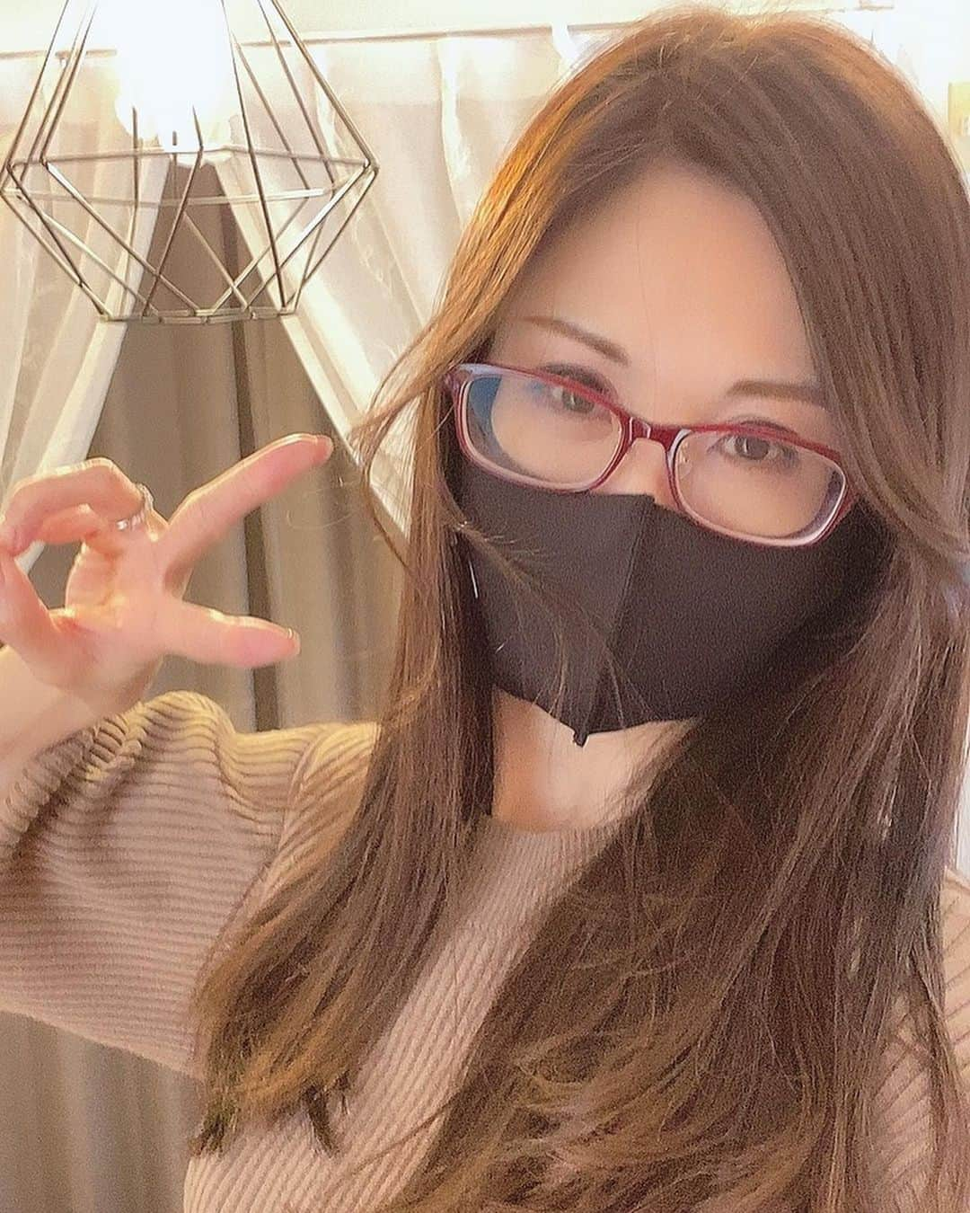 越野矢素子さんのインスタグラム写真 - (越野矢素子Instagram)「人生初の美容針に行って来ました❣️ 私が行ったサロン @hari_cure  は街中にあって立地条件が良くて 通いやすいサロンです。 オーナーさんも話しやすくて気さくな方でした✨ 美容針はハリに電流が流れて一回しただけてくすみが取れてリフトアップしていました♪針でこんなに変わるなんてハマりそうです💖 今日は化粧ノリも凄く良かったです✨  #HariCure #京都haricure #三条haricure #京都美容鍼 #京都美容鍼灸 #京都鍼灸院 #三条御幸町鍼灸 #三条御幸町美容鍼 #京都市役所前駅 #三条 #リフトアップ #モデル #アンチエイジングケア  #美容鍼 #美魔女 #美魔女の美容」2月11日 21時52分 - loversyaso