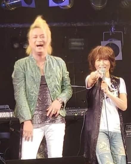 田村直美のインスタグラム：「バレンタインディーの夜　何してますか〜？ わたしはバンマスDIEちゃんと　 こ〜んな楽しみやりますよ‼️ 是非みてください  2021年2月14日（日）20時〜 バレンタインディーナイトはDIEちゃんのBD前夜祭!!  〜1/30のライブ見ながら盛り上がろう！！〜  Mojost YouTube  https://youtu.be/gtYACVN_TJY  たむらツイキャス https://twitcasting.tv/tamura_naomi  楽しみ〜だ^^ 楽しもうね」