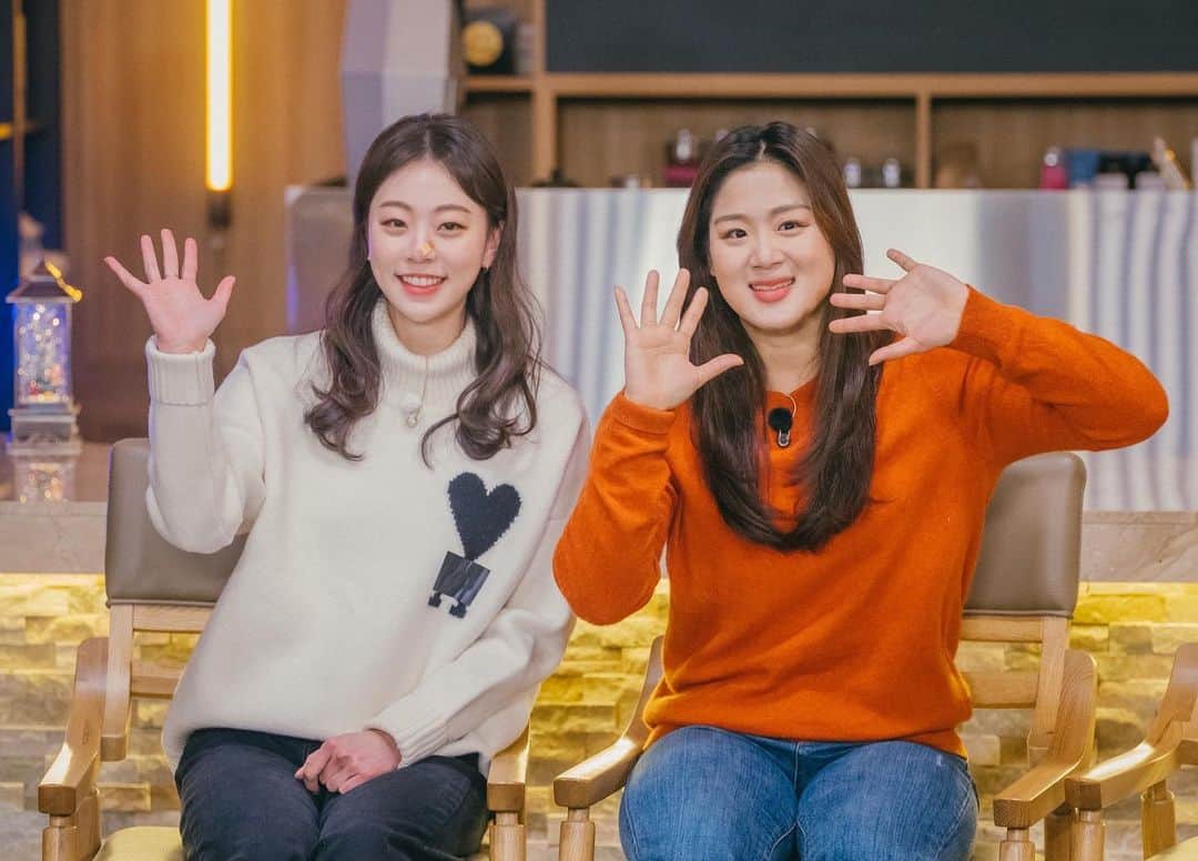 郭珉整のインスタグラム：「예쁜 꼬까옷💛 . #굠디막내즈?👭🏻」