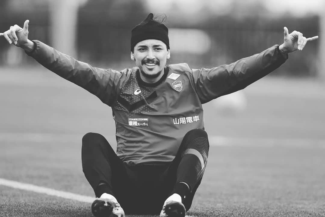 大崎玲央のインスタグラム：「🤙🏽 #visselkobe  #ヴィッセル神戸」