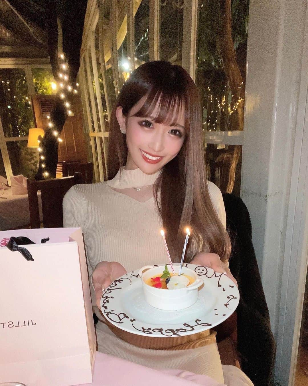 伊藤桃々さんのインスタグラム写真 - (伊藤桃々Instagram)「さゆりさんにお祝いしてもらいました🎂❤️ 楽し過ぎて会話止まらなすぎた🤣💓 仕事もプライベートの事もたーくさんお話できて嬉しい😻  ウチ、20歳になってちょっとだけ余裕ができたらしい🥺💖笑 毎日焦ってとにかく突っ走ってた10代とはまた違う、もう少し周りを見て、思いやって、自分に出来ることをとにかく一生懸命に頑張りたい👊 まだ中身子供だけど色んな経験をして素敵な女性になりたいなー✨と思えた1日でした🥳」2月11日 22時03分 - __peachstagram__