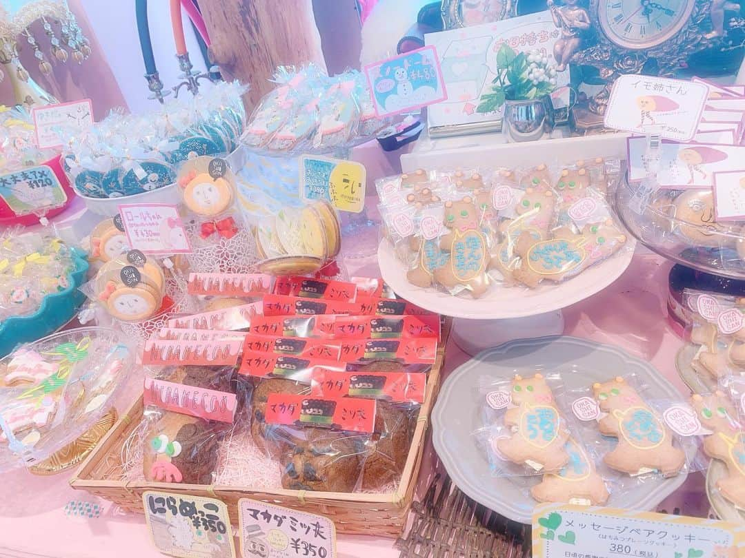 平野もえさんのインスタグラム写真 - (平野もえInstagram)「🍪🍫🍩🍭🥨  #お菓子 #かわいい #るるるるおかしさん #空想菓子#世界観が可愛い」2月11日 22時03分 - moe_11.08