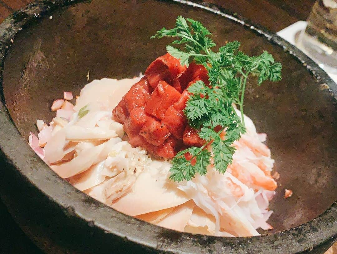 羽生アリサさんのインスタグラム写真 - (羽生アリサInstagram)「この間ひびたんと、とっても美味しい焼肉屋さんに行ってきたよ🥰❤️ 美しくて美味しいお肉を沢山頂いたよ🥲❤️ お写真以外にも沢山素敵なメニューがあってお腹いっぱい幸せいっぱいになりました🥰❤️ また行きたいな🥰❤️❤️ #先日の羽生さん #ひびたんと一緒 #はじめての #うしごろ #うしごろ銀座並木通り店 #ushigoro #ushigorobambina  #ushigorosginza  #ushigorokan  #焼肉 #😊❤️」2月11日 22時16分 - arisa_hanyu