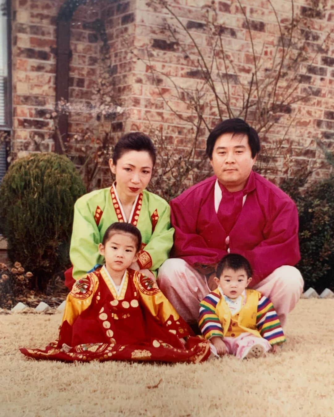 のインスタグラム：「Happy Lunar New Year 🧧 ⁣ ⁣ My family in 1990, in our traditional Korean Hanboks. At this age I was already bullied at school by teachers & other kids for being Asian. I was embarrassed of our culture & food. Grew up hating it all because I thought that was the problem. A lot of my depression and self hate began here. Growing up in a country that made me feel like I didn’t belong because I looked different. I hope young Asian American girls and boys can grow up feeling like this is home. Now I’d wear a hanbok every day and eat Korean food every day if I could! Can’t believe people made me feel like this was not cool. ⁣ ⁣」