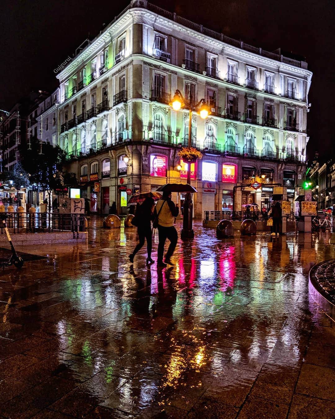 Guido Gutiérrez Ruizのインスタグラム：「Raining art • Lloviendo arte」