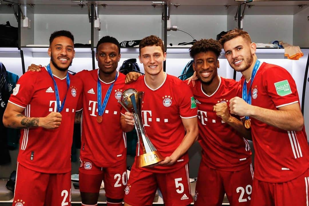 ブナ・サールのインスタグラム：「With my boyzzz ! 🏆😜🙌🏾🇫🇷 #frenchconnection #MiaSanMia 🔴⚪️」