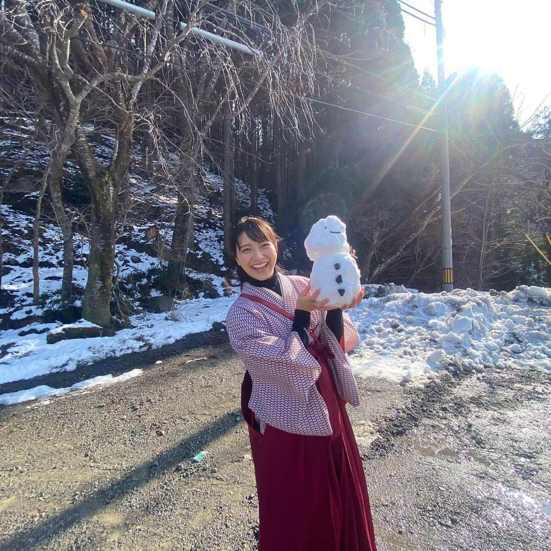 あいみさんのインスタグラム写真 - (あいみInstagram)「残雪ではしゃいできました⛄️  手がめっちゃ冷たかった❄️  衣装のテーマは『コムスメ』  #はいからさんが通る  #大正ロマン   #袴 #着付け 楽しいです♪  #残雪  #雪だるま」2月12日 7時56分 - aimi_feti