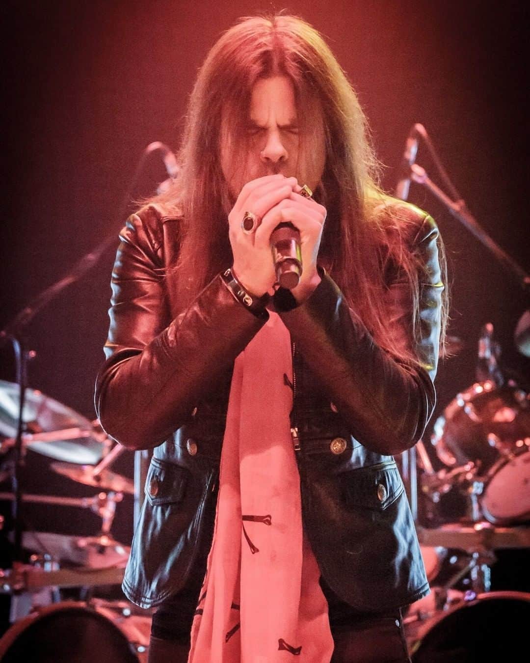 Queensrycheさんのインスタグラム写真 - (QueensrycheInstagram)「#tbt🔙📸 - Todd at the Palladium in Worcester, Massachusetts 2016 - anyone remember the snow storm that night?! Brutal! (photo credit Dan Wenc Photography) #queensryche #throwbackthursday #toddlatorre #tlt #leadsinger #leadvocalist #thevoice #drummer #talented #bamf #blizzard #memories」2月12日 8時00分 - queensrycheofficial