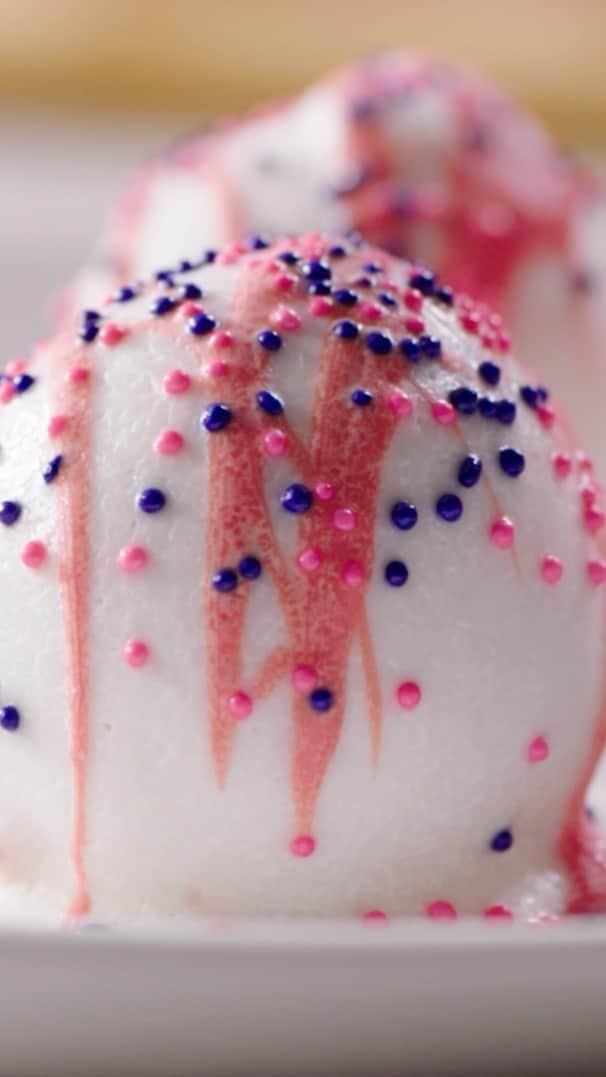 Wal-Mart Stores, Incのインスタグラム：「Gather round, kiddos! We've got a recipe so sweet it'll knock your 💘-printed 🧦s off. Valentine's Day Cake Balls are so fun, easy, & delicious, we're going to start making them for every holiday.」