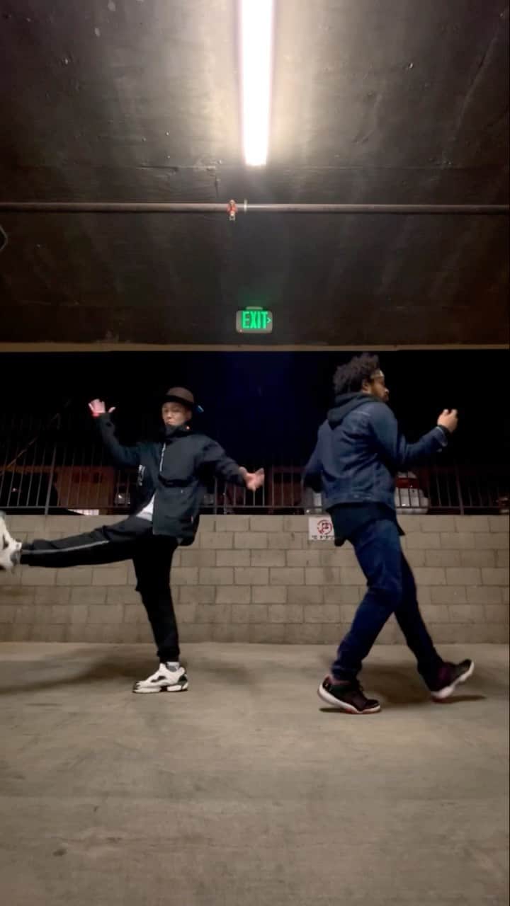 のインスタグラム：「Quick dancing with @toshiadventures  🎵: Mr Mcfly(IA Remix) - RileyVI  #Japanesebros」