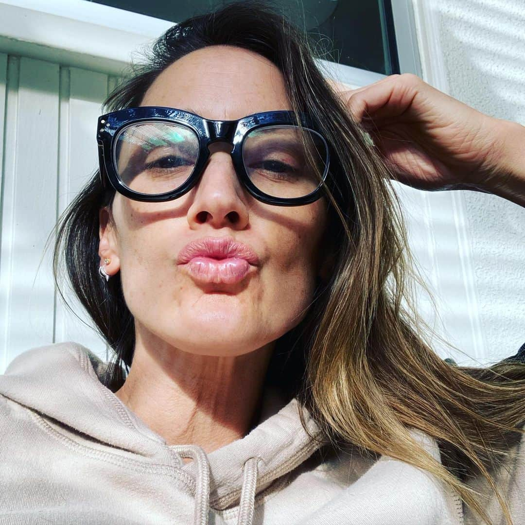 ブリー・ターナーさんのインスタグラム写真 - (ブリー・ターナーInstagram)「Safely smooch it up and join the movement with @SU2C and me to #KissCancerGoodbye by investing in #StandUpToCancer research that’s focused on creating a future where everyone diagnosed with cancer survives. Donate now at StandUpToCancer.org 💋」2月12日 8時23分 - realbreeturner