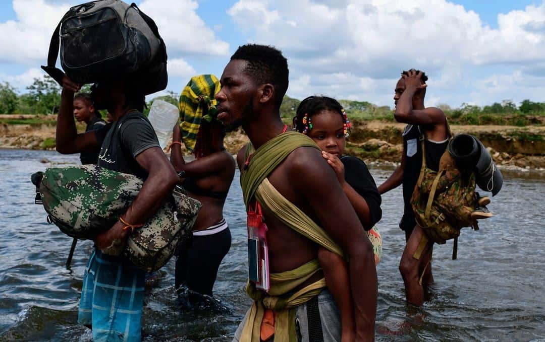 TIME Magazineさんのインスタグラム写真 - (TIME MagazineInstagram)「After walking for five days in the Darien Gap, migrants on their way to the United States cross the Chucunaque River in Bajo Chiquito, Panama, on Feb. 10. In recent weeks, hundreds have started to make their way through Panama and into Costa Rica, following almost a year in camps at the jungle's edge, @apnews reports. Panama had closed its borders last March, in an attempt to stop the spread of COVID-19. The reopening of its land borders last month reignited migration between Colombia and Panama. Photograph by Luis Acosta (@lacostacastro)—@afpphoto/@gettyimages」2月12日 8時37分 - time