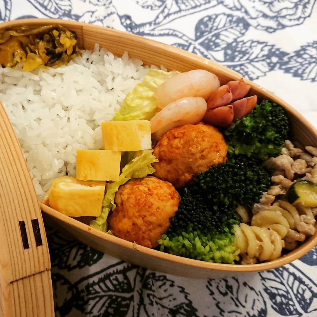 中島静佳さんのインスタグラム写真 - (中島静佳Instagram)「今週最後のお弁当作り。曲げわっぱのおかげでお弁当作りが楽しくなっています♪自分の分の曲げわっぱも欲しいな(^^)#曲げわっぱ弁当 #曲げわっぱ #りょうび庵」2月12日 8時36分 - shizuka617nakajima