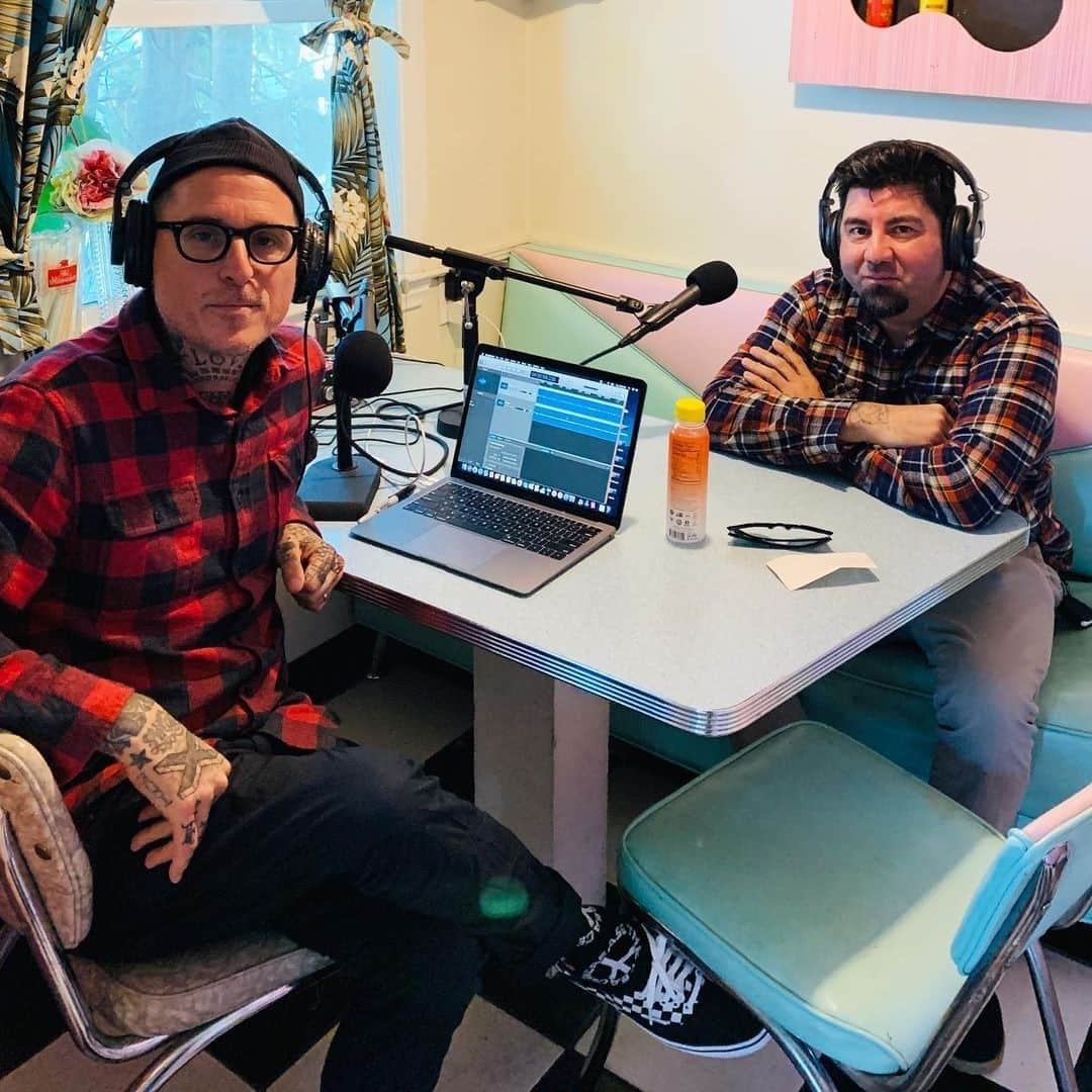 Alternative Pressさんのインスタグラム写真 - (Alternative PressInstagram)「Have you heard @TobyMorse from H2O @onelifeonechancepodcast? Episode #72 with Chino from @Deftones is one of our favorites⁠ LINK IN BIO」2月12日 8時44分 - altpress