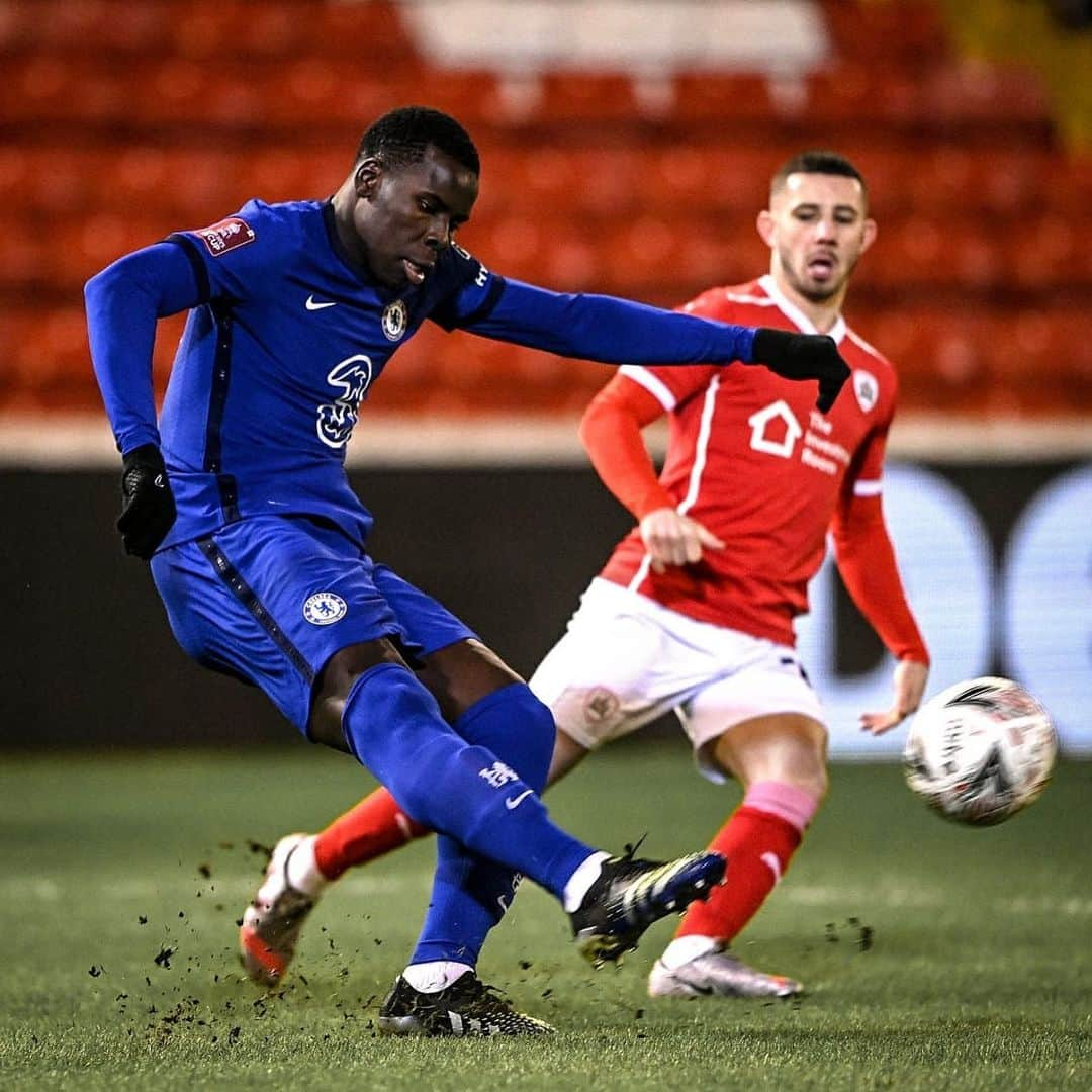 クル・ズマのインスタグラム：「On to the Next round ✊🏿⚽️ @chelseafc」