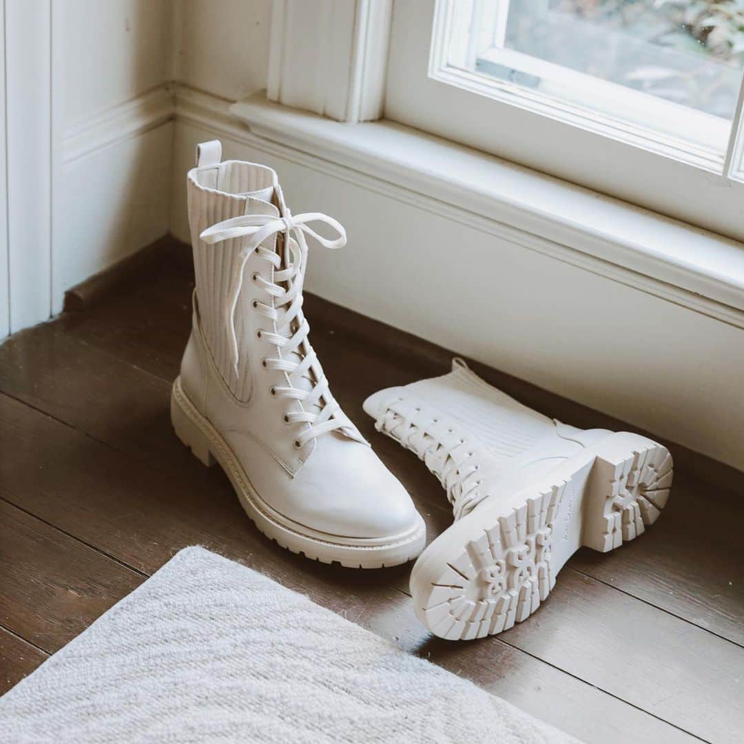 サムエデルマンのインスタグラム：「Trend of the season: lug sole combat Tap to shop the LYDELL, just restocked   #SamEdelman」