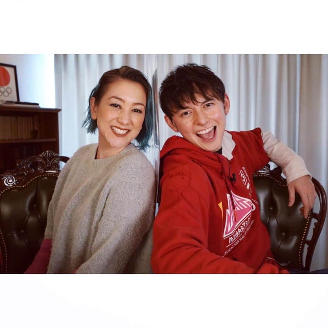 ハリー杉山のインスタグラム：「"HANG OUT WITH HARRY" 初コラボ！！👍👍👍  お相手はSHELLYです!!  "シェリハリになんでも聞こう！ANY QUESTIONS" ✌️  皆さまから頂いた質問を全力で答えました。何百の質問をハットの中に入れて後は運命のみ....  最悪の出会い、今だから言える事、お互いの嫌なことや..とある”疑惑”まで。うふふ。  45分たっぷりありますが、是非とも真面目おふざけGURUGURUマル秘トーク、見てくださいね〜  そして！  僕も"SHELLYのお風呂場"にお邪魔してます🕺🏻ご存知だと思いますがシェリ子がずっと前からやりたかった性教育チャンネルです。  僕自身英国の性教育を11才から受けました。11才の時からクラスでディスカッションしテストもありました。21世紀に突入して20年経っても、ちゃんとした性教育を受けてないから、一生の後悔をする人もここ日本で少なくないと思います。当たり前の常識として特に若者には知ってほしいです！！  まずはコンドームの基本中の基本。 マナーです。楽しく一緒に勉強しましょう！！  So here I am, my first collaboration on YouTube!! With my fabulous mate and sister from another lifetime SHELLY. We had you guys send us a mountain of questions, so we answered them FULL ON. No restrictions, jolly banter straight out of the pub lol  Also, this collaboration meant I got to rock over to SHELLY`s channel, a channel dedicated to Sex education, which our lovely country Japan is sooooo behind in. Take a cheeky look!!!  #youtube #シェリハリ #質問コーナー #性教育 #SHELLY #ハリー杉山」