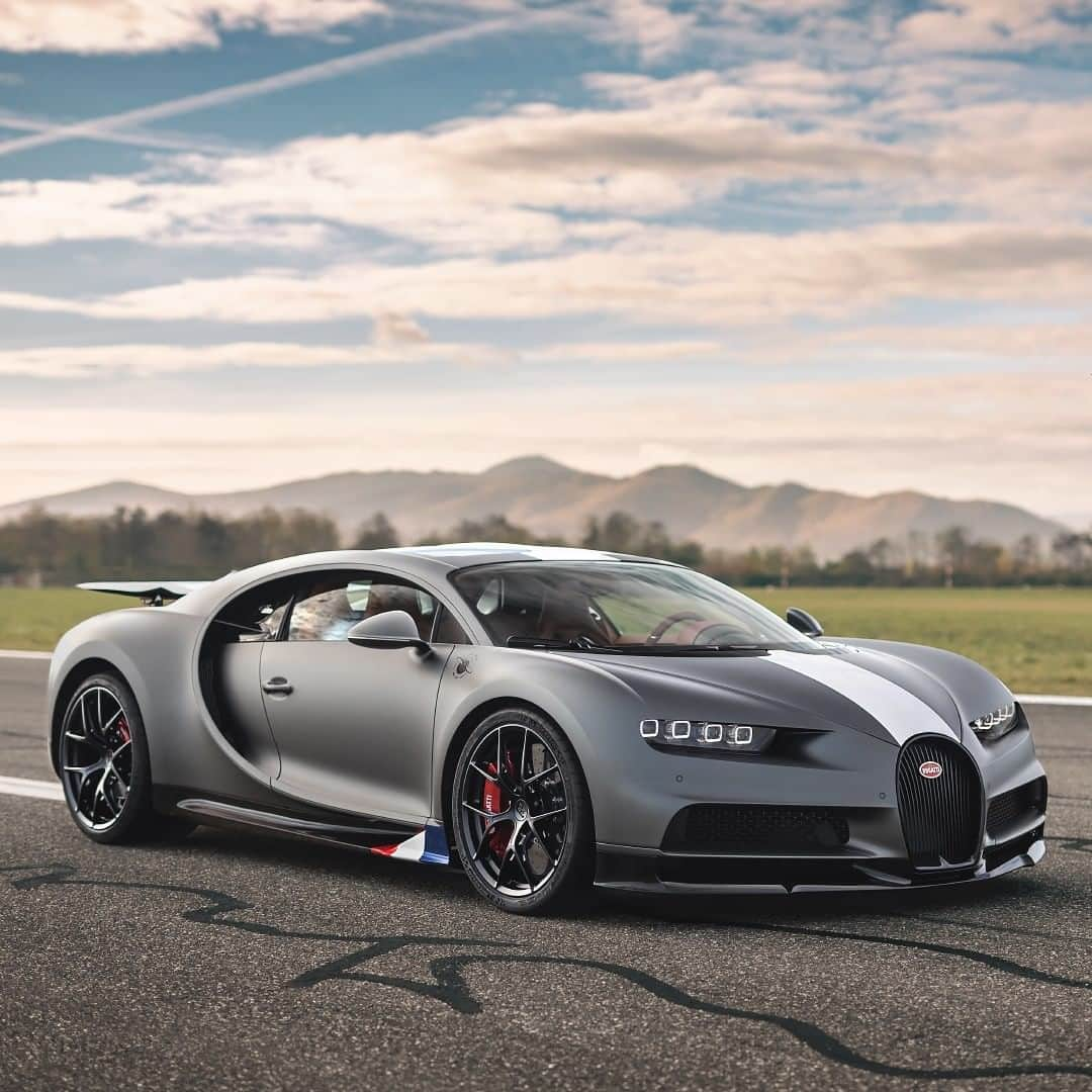 ブガッティさんのインスタグラム写真 - (ブガッティInstagram)「The iconic design and performance of a CHIRON Sport and the clean, matte gray of the legendary biplanes from the past—the Les Légendes du Ciel is a breathtaking tribute to BUGATTI’s French pilots from the golden age.   #BUGATTI #BUGATTIChironSport #CHIRONSport #BUGATTILegendesDuCiel #LegendesDuCiel  _  WLTP: Fuel consumption, l/100km: low 43.33 / medium 22.15 / high 17.99 / extra high 18.28 / combined 22.32; CO2 emissions, combined, g / km: 505.61; efficiency class: G」2月12日 0時15分 - bugatti