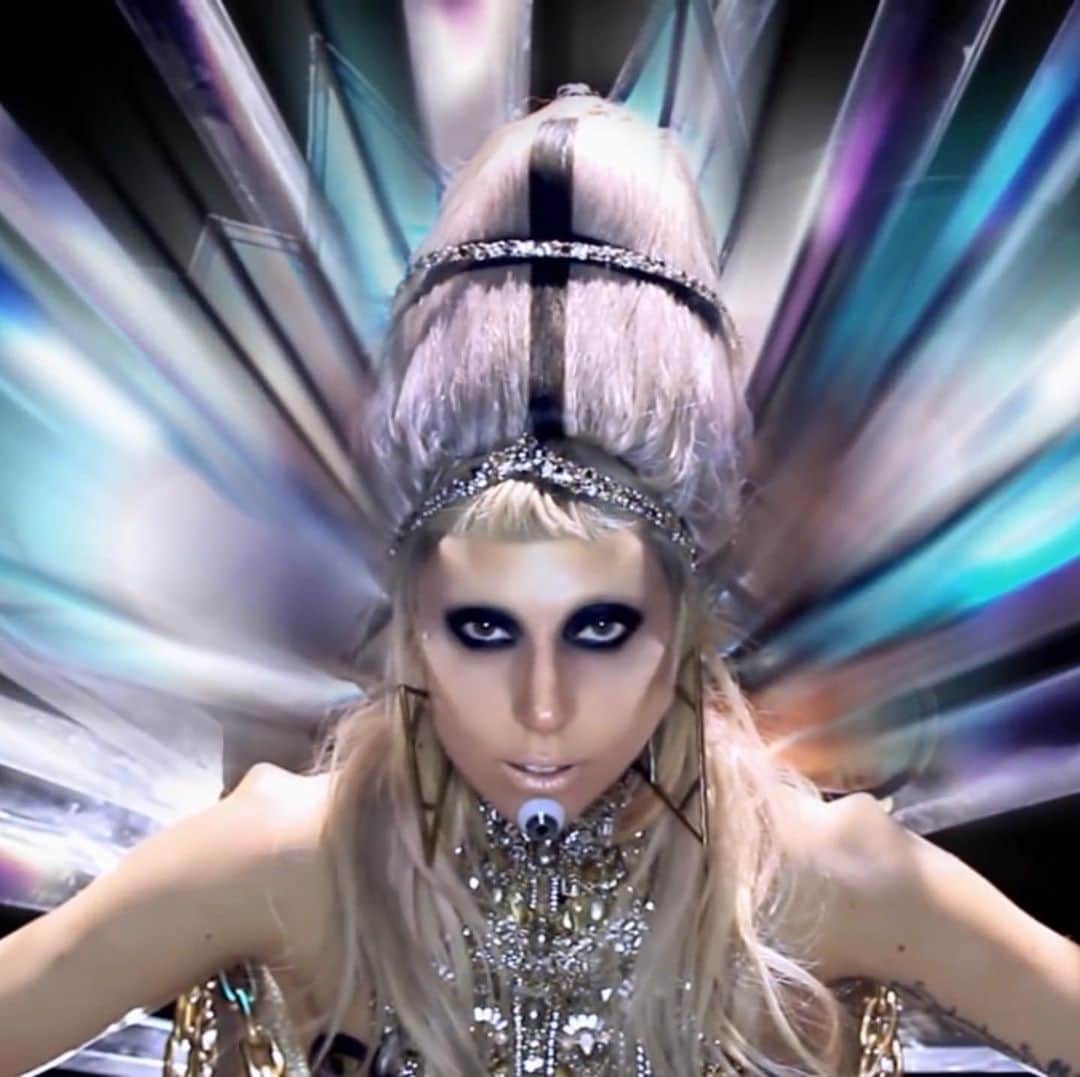 ニコラ・フォルミケッティのインスタグラム：「10 years ago today @ladygaga released BORN THIS WAY ❤️ video director by @nick_knight  fashion by me 💙💚💛🧡💜❤️」