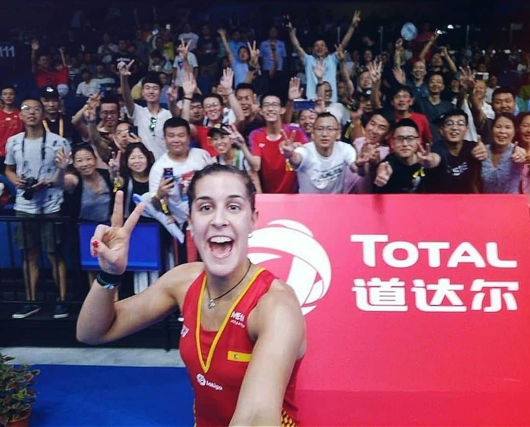 キャロリーナ・マリンのインスタグラム：「Feliz año nuevo chino! 🇨🇳 Happy chinese new year! 🐂  📍 2018 World Championships, Nanjing  #牛年行大运 #新年快乐 #AñoNuevoChino #ChineseNewYear #HappyNiuYear」