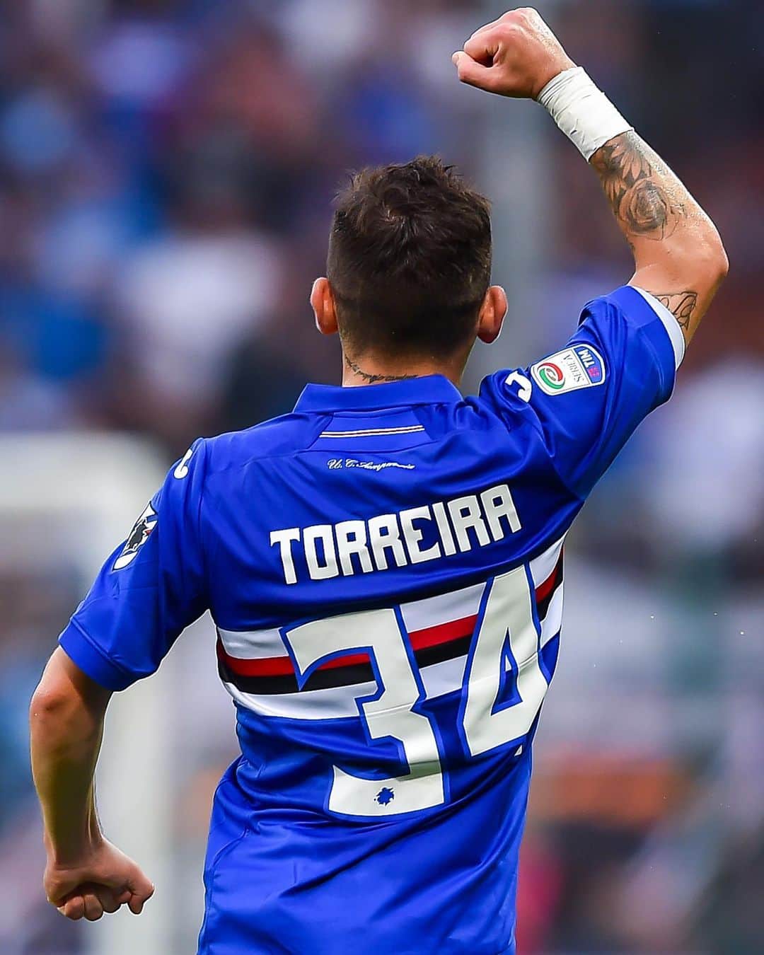 UCサンプドリアのインスタグラム：「Buon compleanno, Lucas #Torreira. 🎂2️⃣5️⃣🎉」