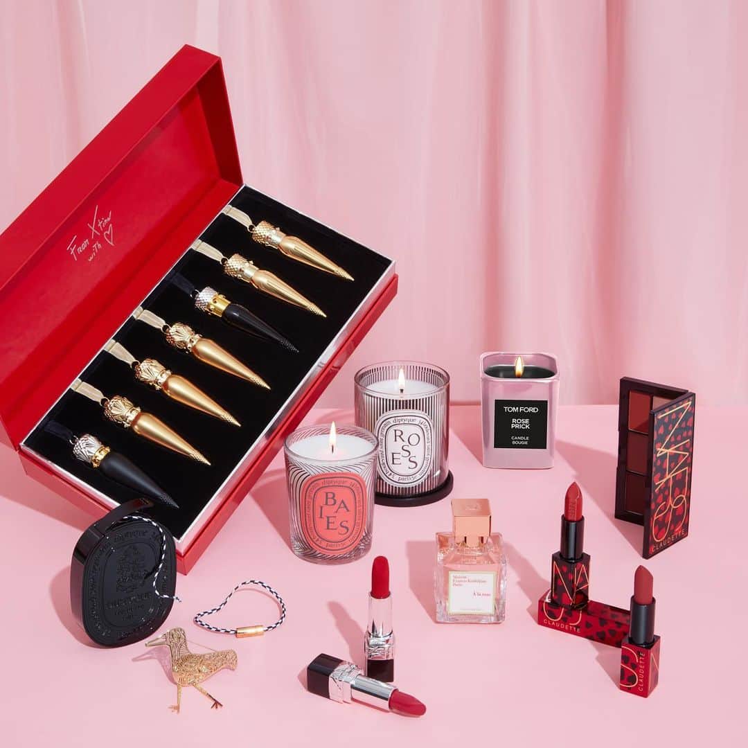 Saks Fifth Avenueさんのインスタグラム写真 - (Saks Fifth AvenueInstagram)「Solidify your BFF status by treating your friends to something special this #GalentinesDay, from @diptyque, @diormakeup, @tomfordbeauty and more. #SaksBeauty」2月12日 0時24分 - saks