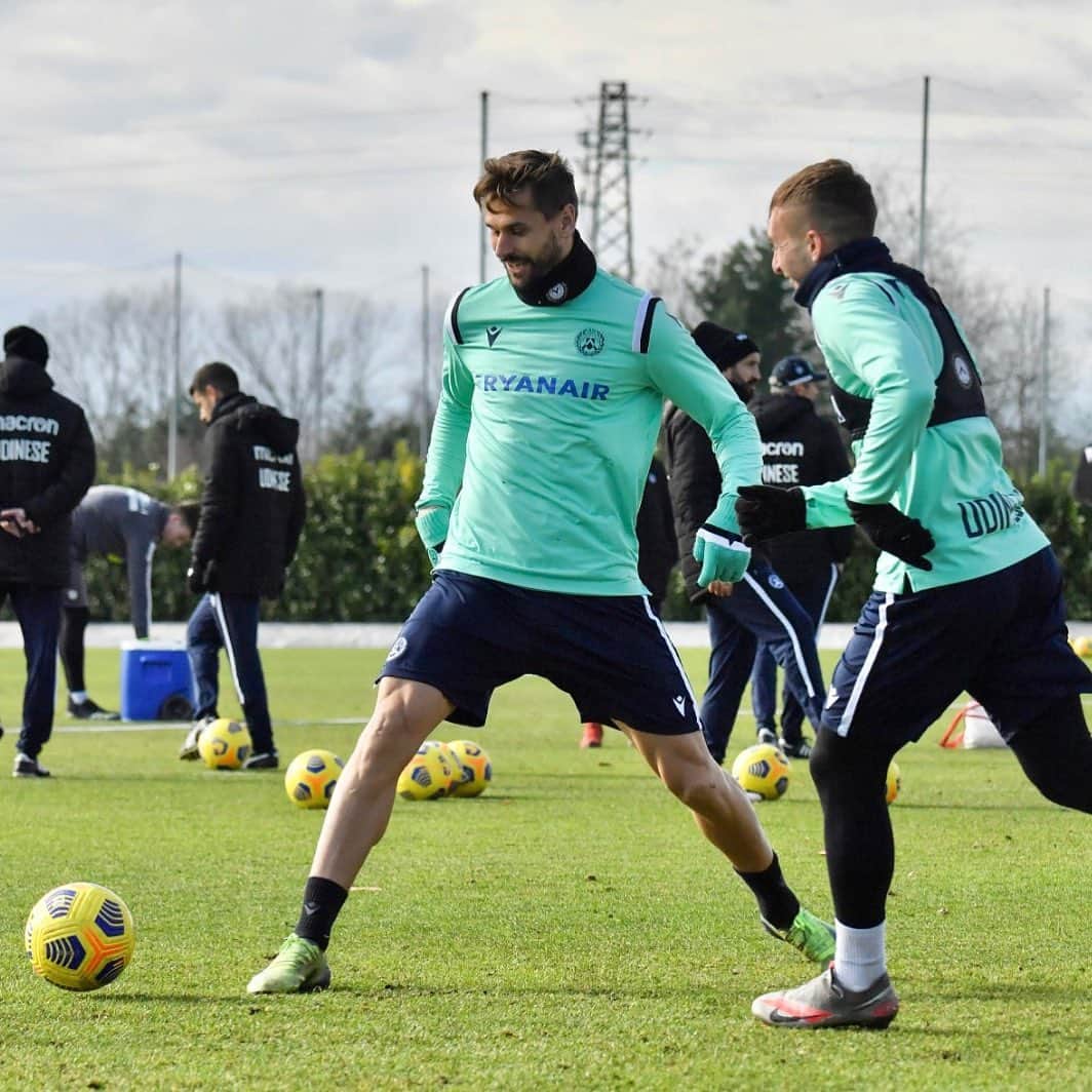 のインスタグラム：「Training session #ForzaUdinese #AlèUdin」