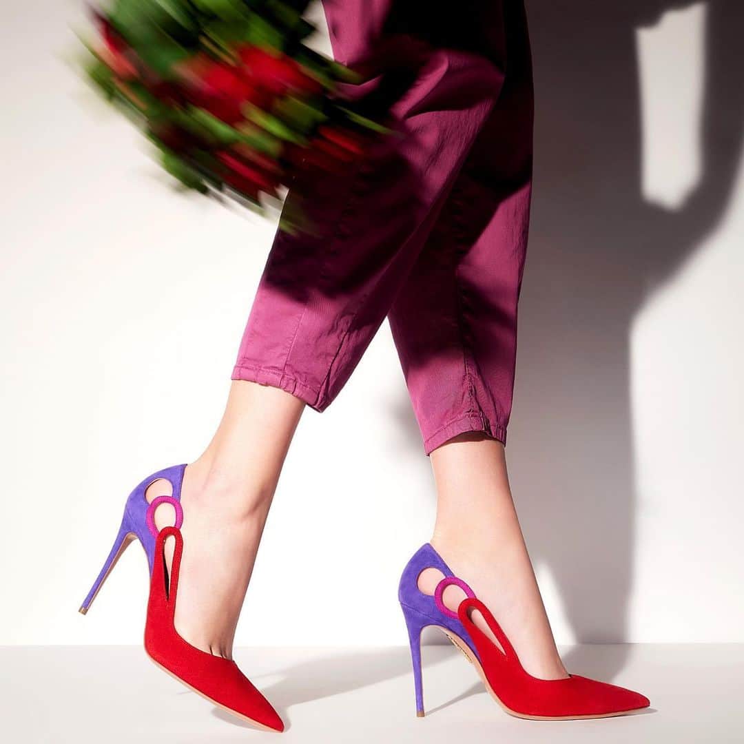 Aquazzuraさんのインスタグラム写真 - (AquazzuraInstagram)「You will have a crush on our Fenix Pump 105, crafted from velvety suede in a mix of pink, red and purple shades! Find your beauties for your special day on aquazzura.com and in boutique. #AQUAZZURA #AQUAZZURAPumps #valentinesday」2月12日 0時54分 - aquazzura