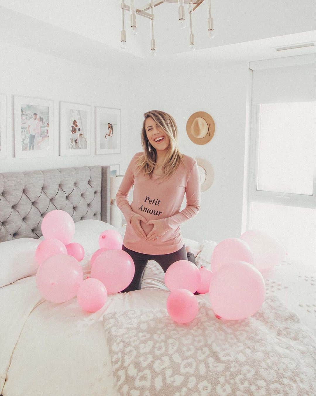 のインスタグラム：「My Little Love 💗 You’re our Valentine this year... ☺️ Super comfy maternity/nursing pjs linked here along with more faves on the blog today (link in bio): http://liketk.it/385ZV @liketoknow.it #liketkit #LTKbaby #LTKbump #LTKfamily #dressthejollybump #maternitystyle #ltkvday #vdaypjs」