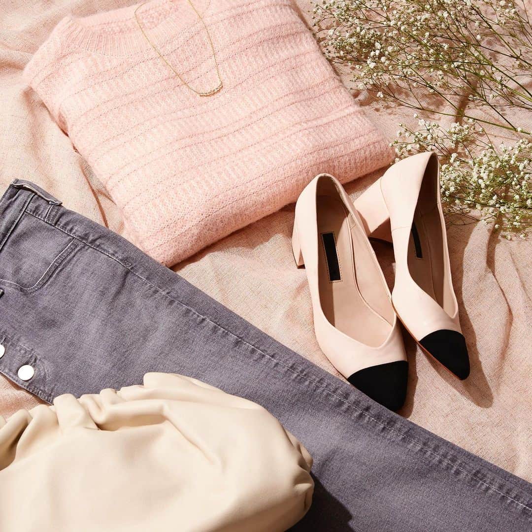 DAILYLOOKのインスタグラム：「Pretty in pink 💕 getting excited for the weekend!」