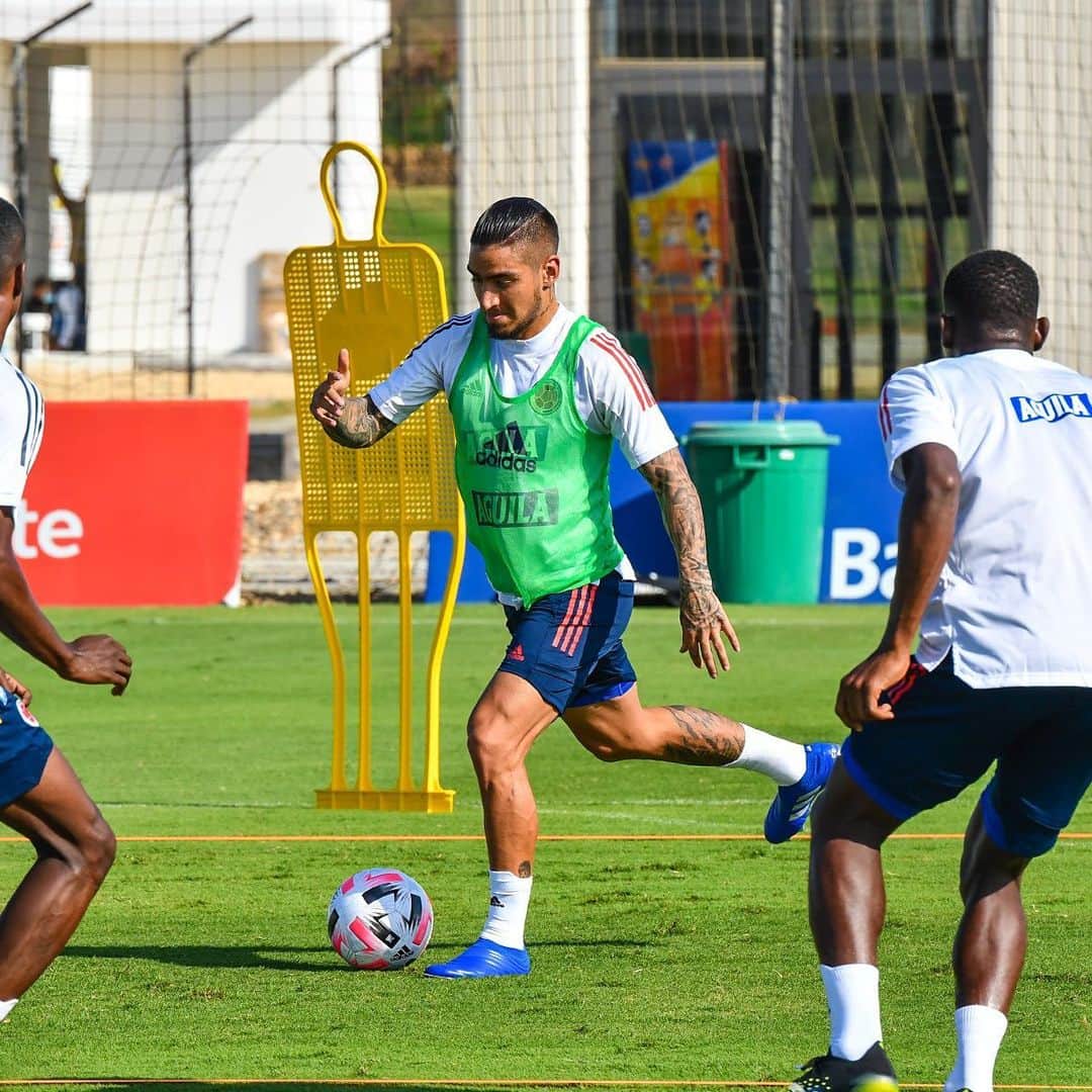 サッカー コロンビア代表チームのインスタグラム：「📸 ¡Última sesión de entrenamiento! ⚽️  #VamosColombia 🇨🇴」