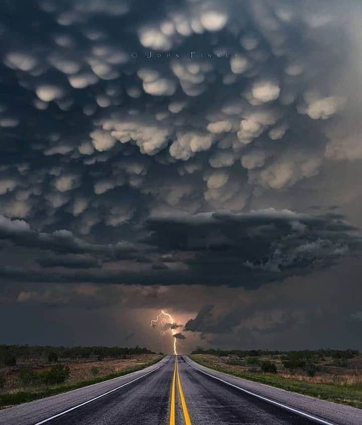 Discover Earthさんのインスタグラム写真 - (Discover EarthInstagram)「Mammatus clouds at sunset with a supercell storm dying nearby. Mammatus clouds are pouch-like protrusions hanging from the undersides of clouds, usually thunderstorm anvil clouds but other types of clouds as well. Composed primarily of ice, these cloud pouches can extend hundreds of miles in any direction, remaining visible in your sky for perhaps 10 or 15 minutes at a time.  🇺🇸 #discoverTexas with @steve_kesedakis_photography . . . .  #mammatus  #clouds  #mammatusclouds  #sky  #storm  #cumulonimbus  #nature  #sunset  #weather  #chmury  #cloudporn  #stormchaser  #autumn  #landscape  #poznań  #thunderstorm  #naturephotography  #nofilter  #stormchasing  #beautiful  #cloud  #nuvole  #photography  #picoftheday  #summer  #czechrepublic  #texas ​#austin ​#dallas」2月12日 1時00分 - discoverearth