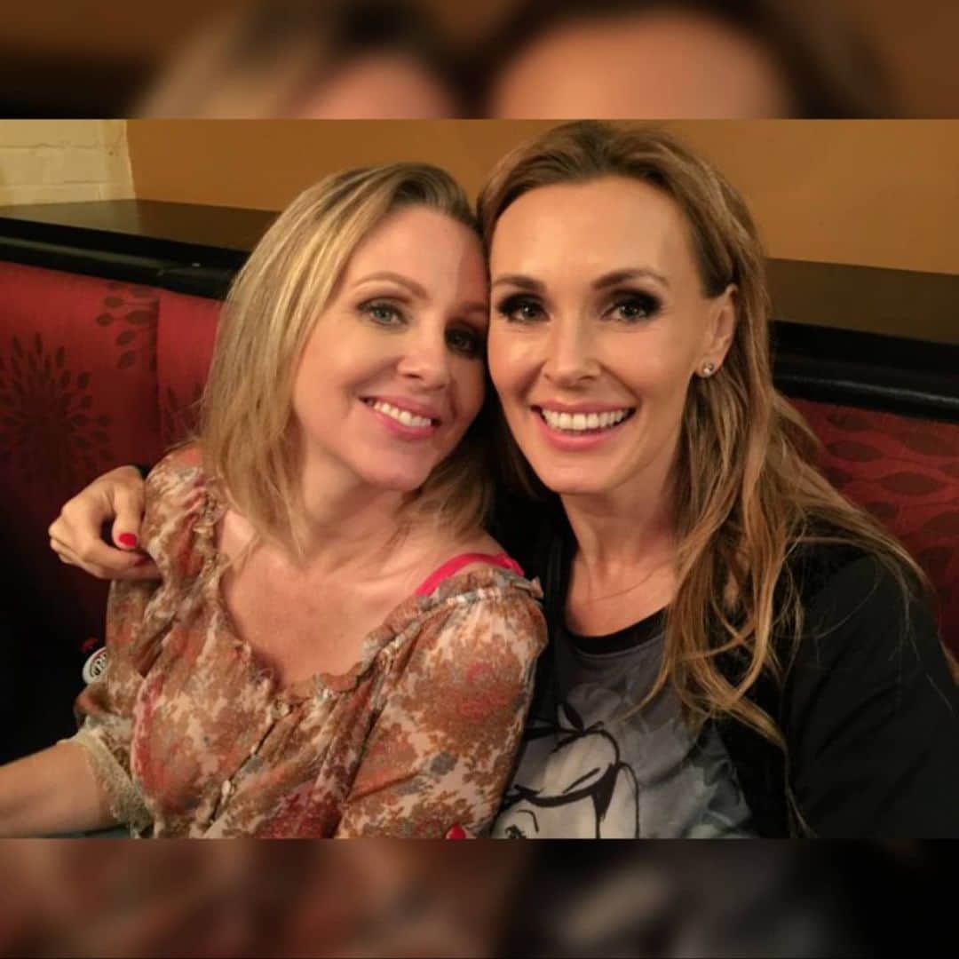 ターニャ・テイトのインスタグラム：「#livestream It’s National Make A Friend Day. When did you last make a new friend ? 🫂👯‍♀️💓 . .  Where did you meet this new friend ? . .  What drew you to one another to become new friends ? . .  What do you usually have in common with the friends you make ? . .  Is there someone you would like to make friends with ? . .   Do you want to meet new friends or are you hoping to reconnect with old friends soon ? . .  Who are your best friends, how did you become friends ? . .  It's a Valentine’s Day Countdown - 3 days ! ❤ . .  Join me for a family friendly chat on my #youtubelive #stream . .  👉🏻youtube.com/tanyatatetube👈🏻 . .  ☝🏻Subscribe and Get Notified when I’m live . .」