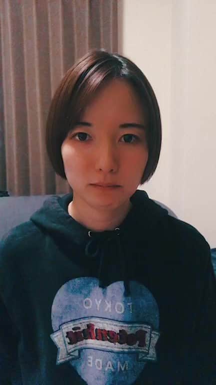 のインスタグラム：「. . 40分くらいした配信のアーカイブを残すのに大失敗しました。  その反省です。  いっぱいハッシュタグとかつけて 文章も考えてたのに。  レバニラ食べてサラダ食べて、 肌荒れの話とかバレンタインの話とか、 SPECとかジョジョとか 篠原健太先生とか 生チョコの試食コーナーの話とか  いっぱいしたの！. . みんな聞いてくれたの！. . 自分のせっかちのせいで全部消えました。  #樺澤まどか #吉本坂46 #インライ #レバニラ #サラダ #肌荒れ #チョコ」