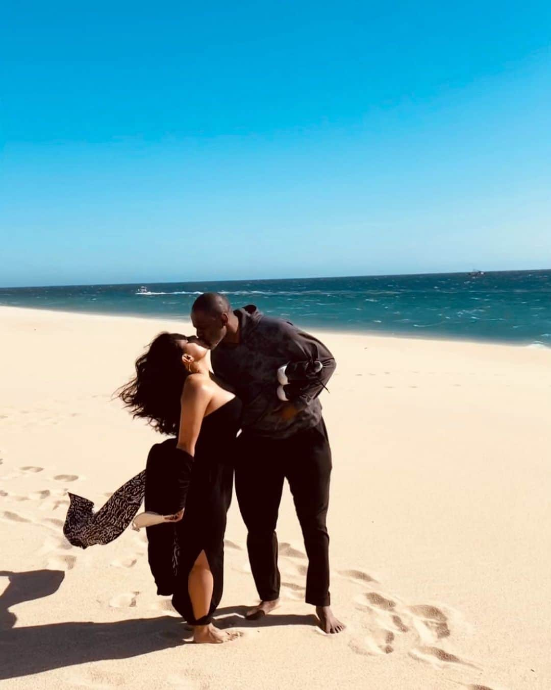 ブライアン・マックナイトのインスタグラム：「Hau’oli la hanau my beautiful wife ❤️❤️❤️ baby you are everything to me the only thing to me Happy Birthday my love I’m so glad we have this extraordinary life together I’m so in love with you ❤️❤️❤️ #hau’olilahanau #happybirthday #brianized #mrandmrsmcknightworldtour21 #iloveourlife」