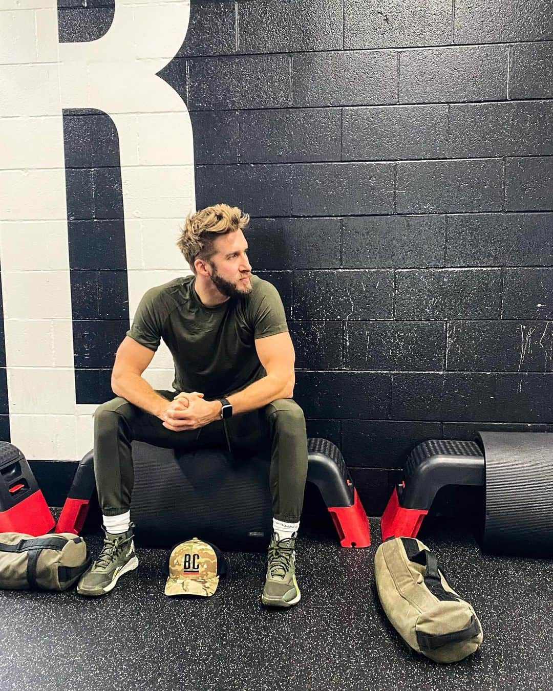 ショーン・ブースのインスタグラム：「“You get what you work for, not what you wish for..” . Stop sitting back and hoping. Stop making excuses. Put in the damn work 👊🏼」
