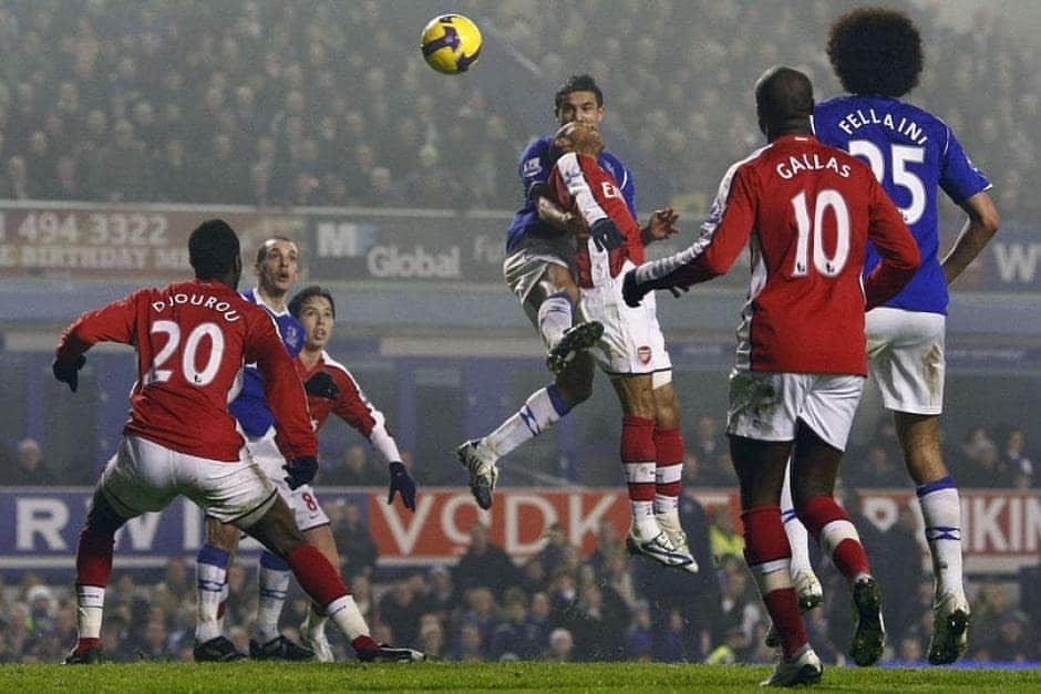 ティム・ケーヒルのインスタグラム：「TBT- GOAL doesn't move 🥅 timing of the jump 🛫 time then stands still ⏯️ good contact, head the ball back from where the cross come from and then first stop back of the net ⚽🥊⛳」