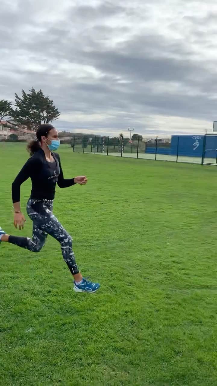 ファニー・ペルティエのインスタグラム：「One step closer 🐾💣  Il y a deux mois je réapprenais à marcher. Aujourd’hui je cours. Le travail et la patience payent.   @pumafrance @puma @puma  #grinding #workinprogress #foreverfaster #dontstop」