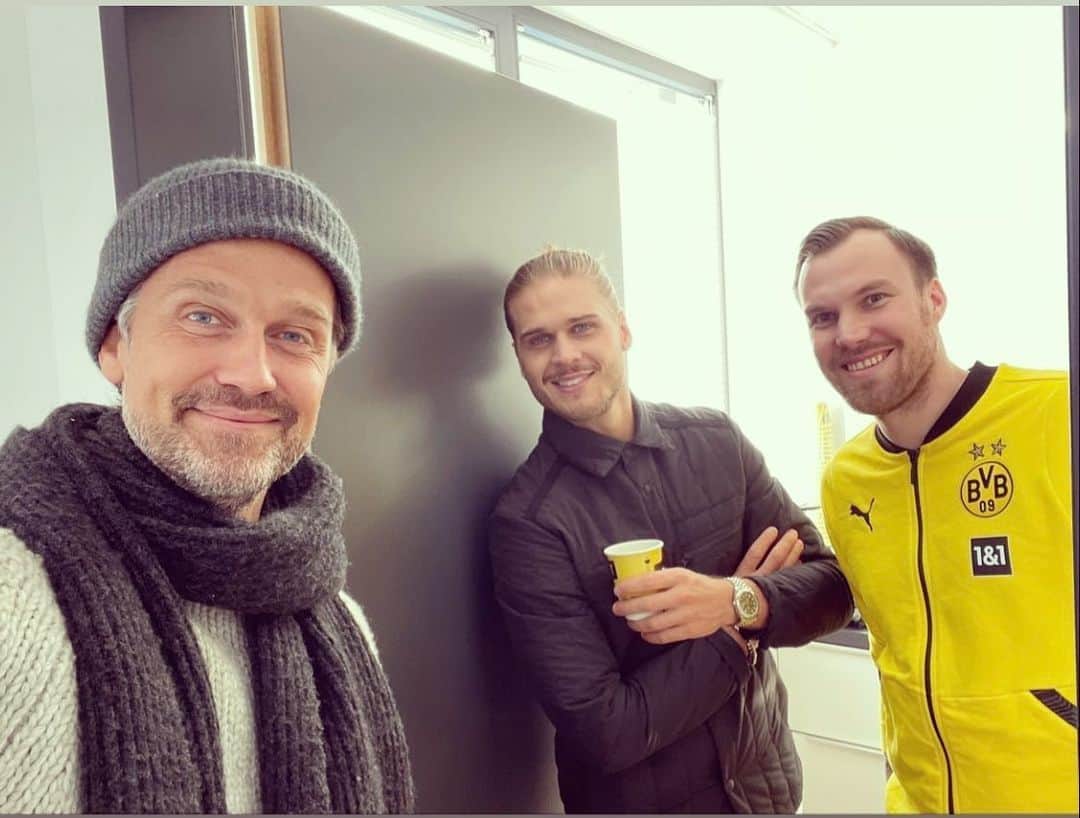ケヴィン・グロスクロイツのインスタグラム：「💯💪🏻  @bvb09 🙏 @rurikgislason @wayne_interessiert_s  #werbung」