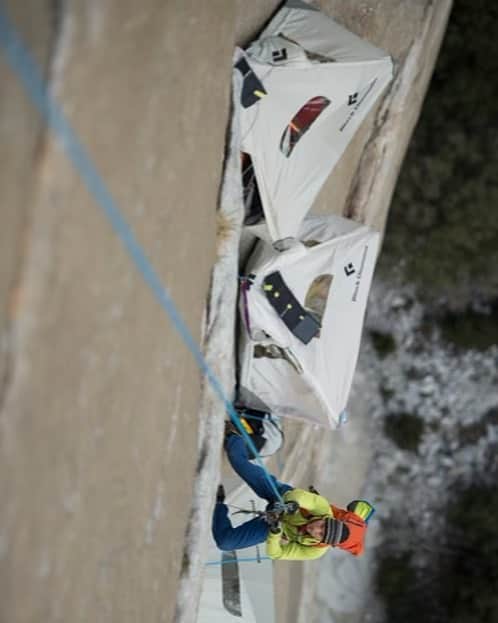 トミー・コールドウェルのインスタグラム：「As a follow up to my Route-Finding conversation with Alex Honnold a few months back, I want to talk about why I think solar and electric are the way of the future. I’ve been using solar panels in the backcountry and on my van for years because of how it as a power source, it allows me to go off the grid. I also have panels on my house and have rented an electric car for a road trip last February  to see if we are at a point where electricity can power more of my land travel. Check out the link in bio for a piece I wrote on the economics, logistics, and politics of what it would look like to be powered by the sun. #routefinding⁠」