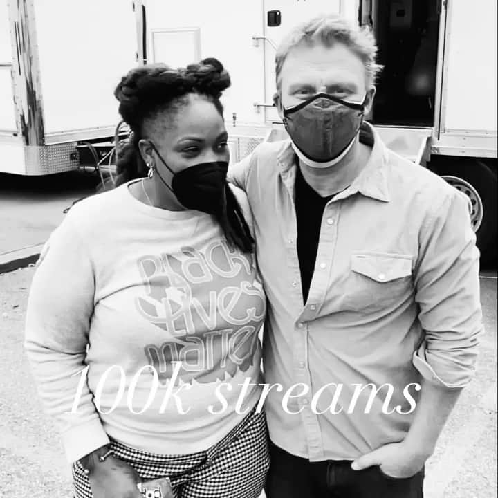 ケヴィン・マクキッドのインスタグラム：「Look who stopped by work today! @hello_azureantoinette! We made a little thank you Video to say thank you for all the streams for our Chasing Cars collaboration in support of Black Lives Matter and the @noir2020exp! Thank you all so much, Azure and I will come up with something cool to celebrate with you all safely. Until then, stay safe and hang in there!  S/O @NathanielHunt_ thanks bud for the vid and so good to see you! @kmckonline」