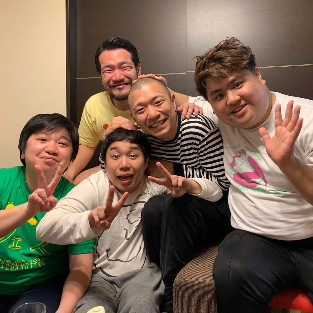 池田真一のインスタグラム：「アメトーク最高でした！ コロナ落ち着いたら久しぶりに皆でご飯食べよな！ 今まで後輩達のお陰で何回アメトークに写真と名前を出してもらっただろう、、、  今年は絶対に自分の力で出ます！ ダブルアートで出ます！  そして来週の大宮セブン楽しみ過ぎる！  はぁ〜テレビ楽しいー😆」