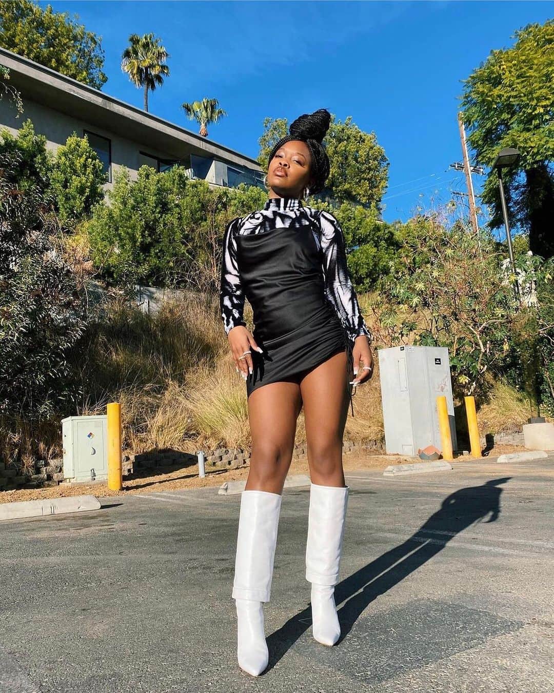 ダニジョーのインスタグラム：「DRIPPING IN DANNIJO💧 @charmladonna in the Ruched Mini ➰」