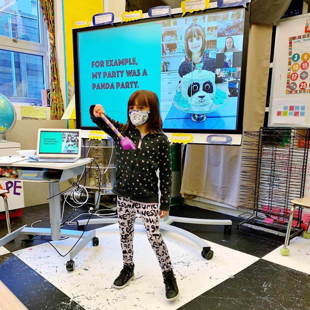 Ilana Wilesのインスタグラム：「Harlow gave her Party Presentation this week and her teacher sent me these photos!!! Oh, how I wish I could have been in the room to see it. She earned the right to give this presentation through a reward system they do in her class. You earn tickets throughout the year for being a good student and then every Friday, you are allowed to use your tickets for things like fidget prizes, stickers, an extra snack, etc. The biggest ticket item is getting up in front of everyone and teaching your own 15 minute class about anything you want. Harlow saved up her tickets all year to earn it! She decided she wanted to teach the class how to throw a party. I helped her create a powerpoint but she picked all the visuals, fonts, and told me what to write. She gave examples of party themes, party supplies, party activities and cakes. She even included class participation slides. At the end of her lesson, all the kids got to draw a picture of what they would want their next party to look like. The fact that all these kids have had Zoom birthday parties for the past year just makes her presentation that much more meaningful. Her teacher said that Harlow had an amazing presence and really captured everyone’s attention. “I am definitely going to consult with her when we plan our next class party!” I’ve said it before and I will say it again— I am so so so proud of her.」
